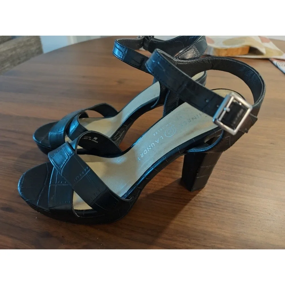 Chinese Laundry Block Heel Sandal with a Croc-Embossed Finish Size‎ 9